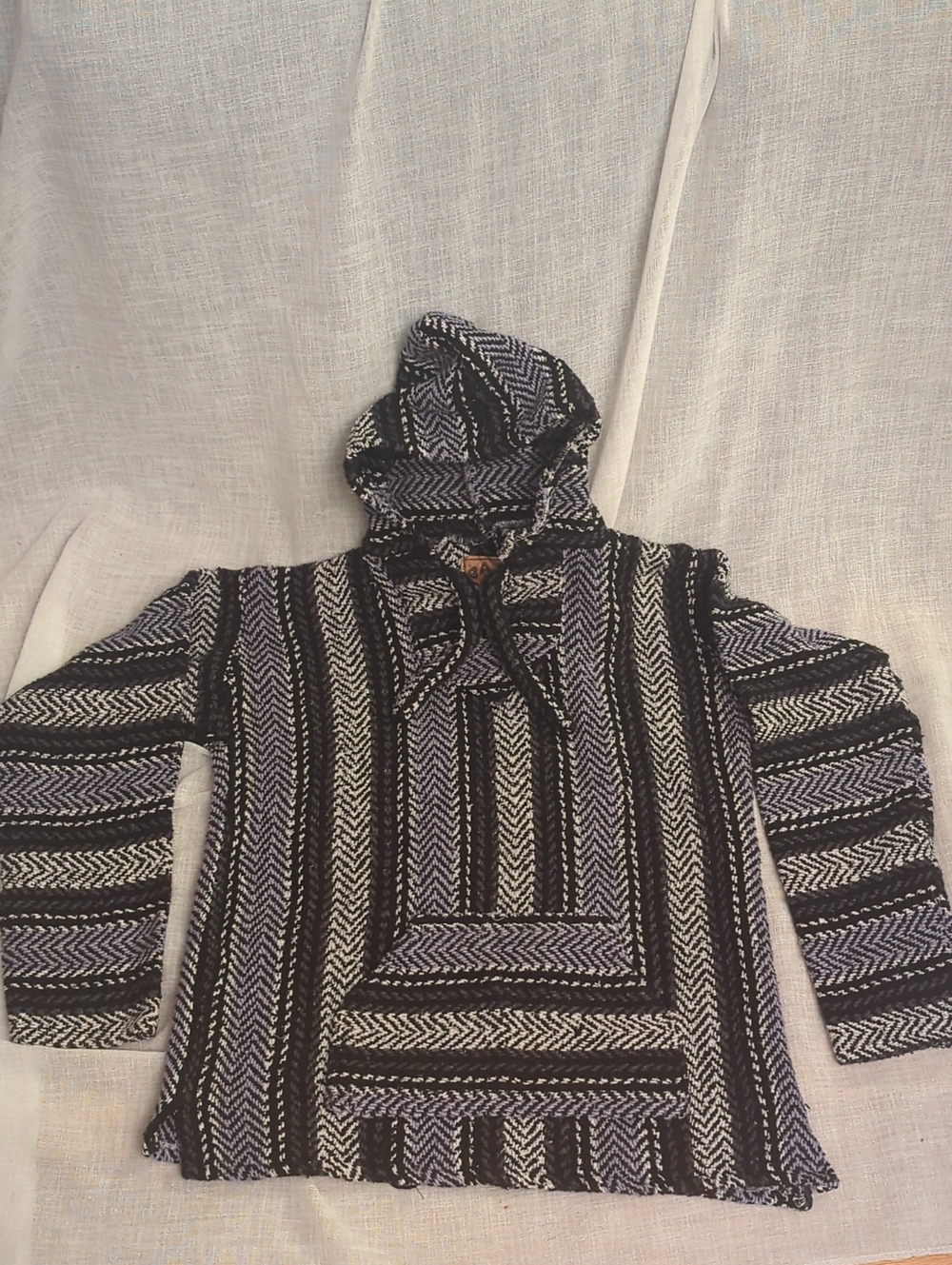 Men's V-Neck Baja Pullover Sweater - Black & White